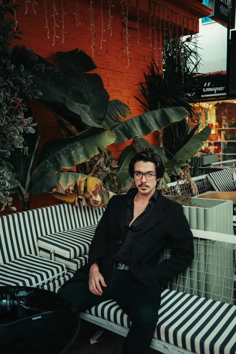 coffee-shop dating photo background 10 — natural lifestyle