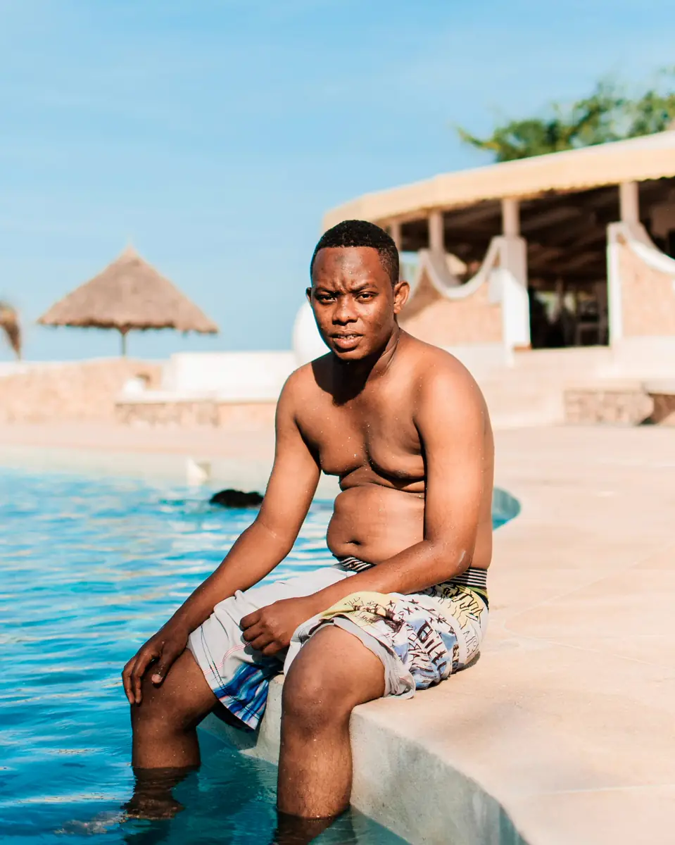 pool-resort dating photo background 8 — natural lifestyle