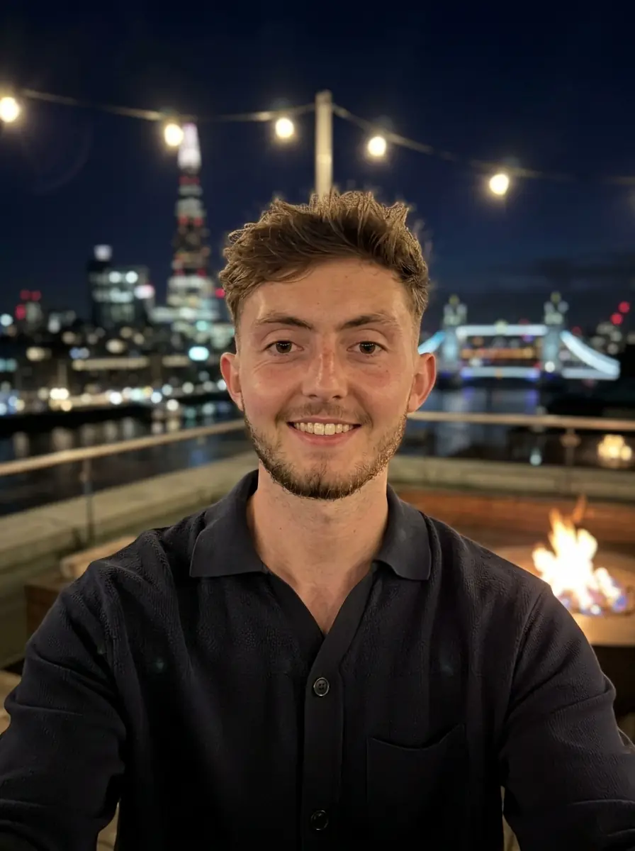 urban-night dating photo background 2 — natural lifestyle