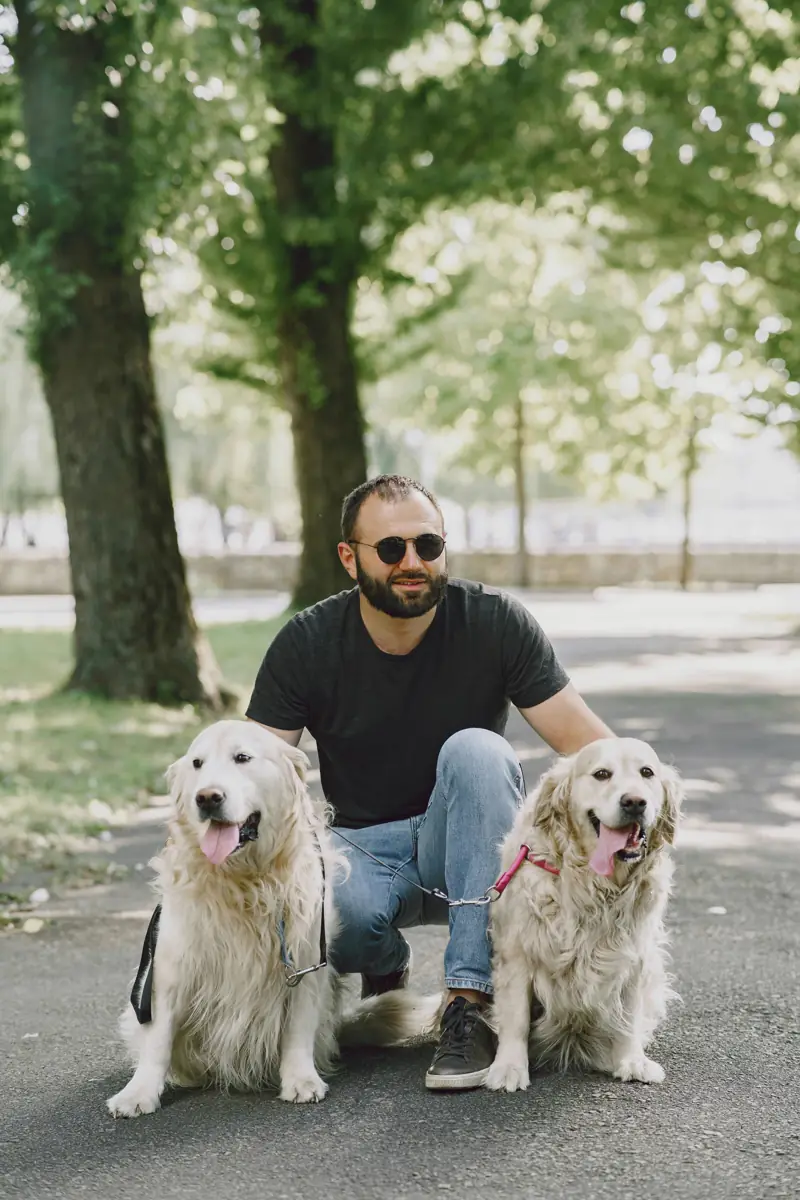 dog-park dating photo background 4 — natural lifestyle